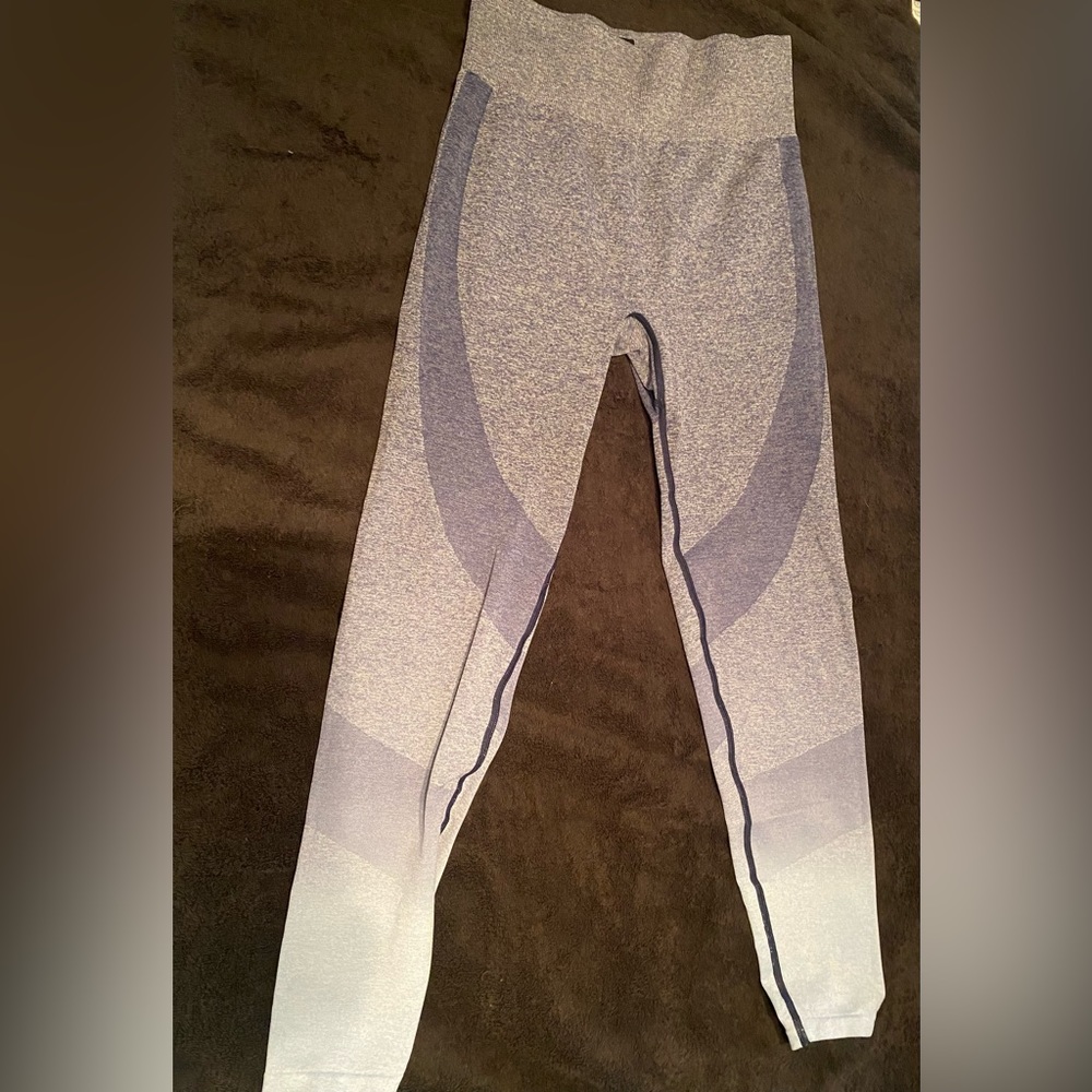 Blue PINK seamless leggings sz medium. Worn only once. Ombré. Blue-light blue